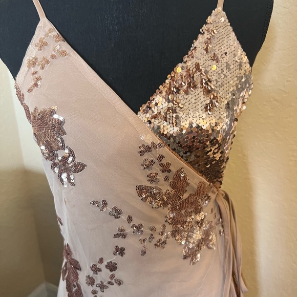 Sequin wrap cocktail dress New - Picture 2 of 3